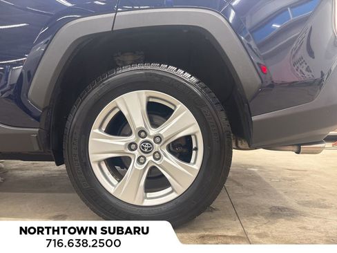 Used 2020 Toyota RAV4 XLE w/ Carpet Mat Package AWD/4WD image 25