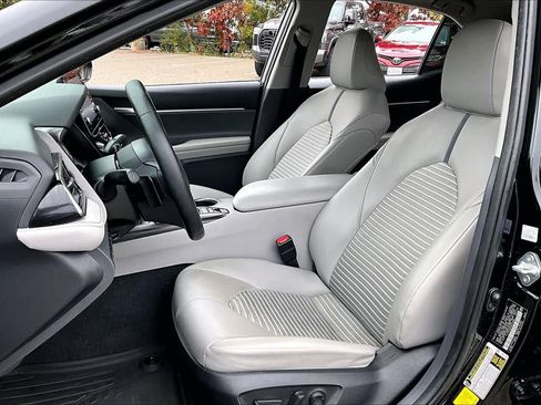 Certified 2022 Toyota Camry SE image 7