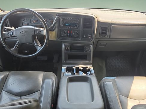 Used 2004 Chevrolet Silverado 2500 LT w/ Heavy-Duty Power Package AWD/4WD image 7