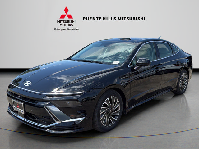 Used 2025 Hyundai Sonata Limited FWD image 1