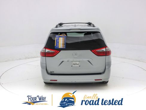 Used 2020 Toyota Sienna LE image 5