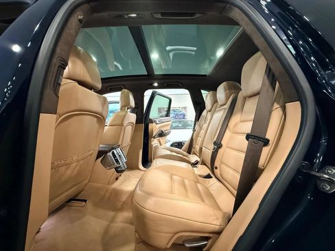 Used 2015 Porsche Cayenne Turbo w/ Premium Package AWD/4WD image 15