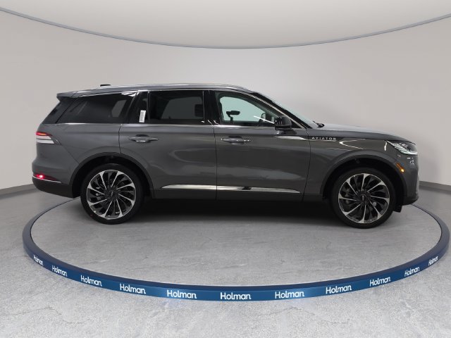 New 2027 Lincoln Aviator Reserve AWD/4WD image 4