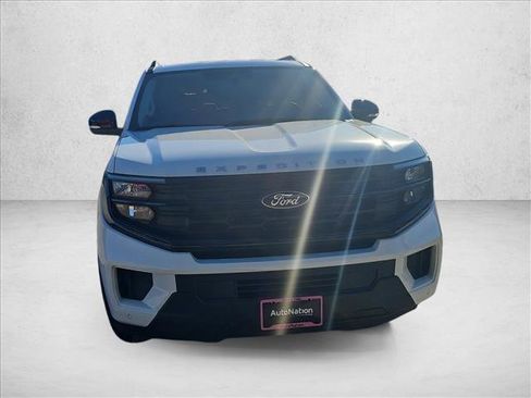 New 2025 Ford Expedition Active image 8