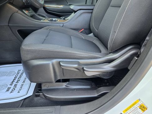 Used 2023 GMC Acadia SLE FWD image 15