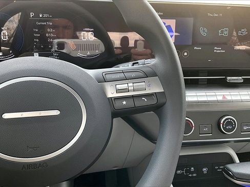 Used 2025 Hyundai Kona SE image 19