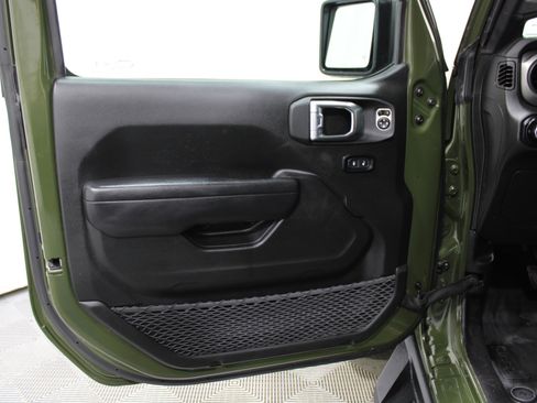 Used 2023 Jeep Gladiator Willys image 5