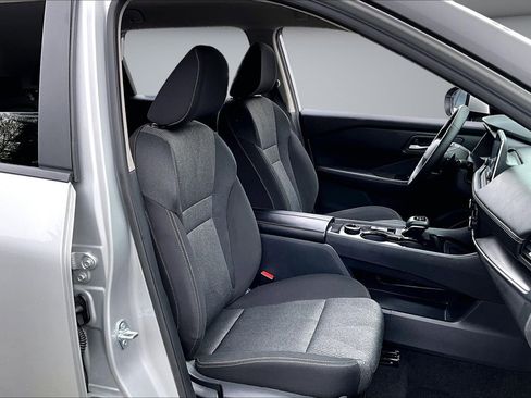 Used 2025 Nissan Rogue SV image 28