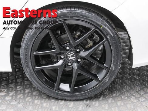 Used 2023 Honda Civic Sport image 8