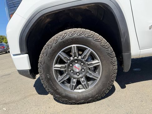 Used 2025 GMC Sierra 1500 AT4 AWD/4WD image 9