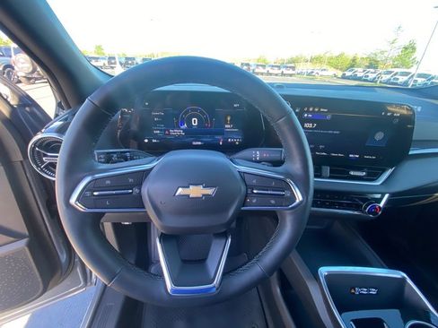 Used 2025 Chevrolet Equinox LT w/ Convenience Package II FWD image 13