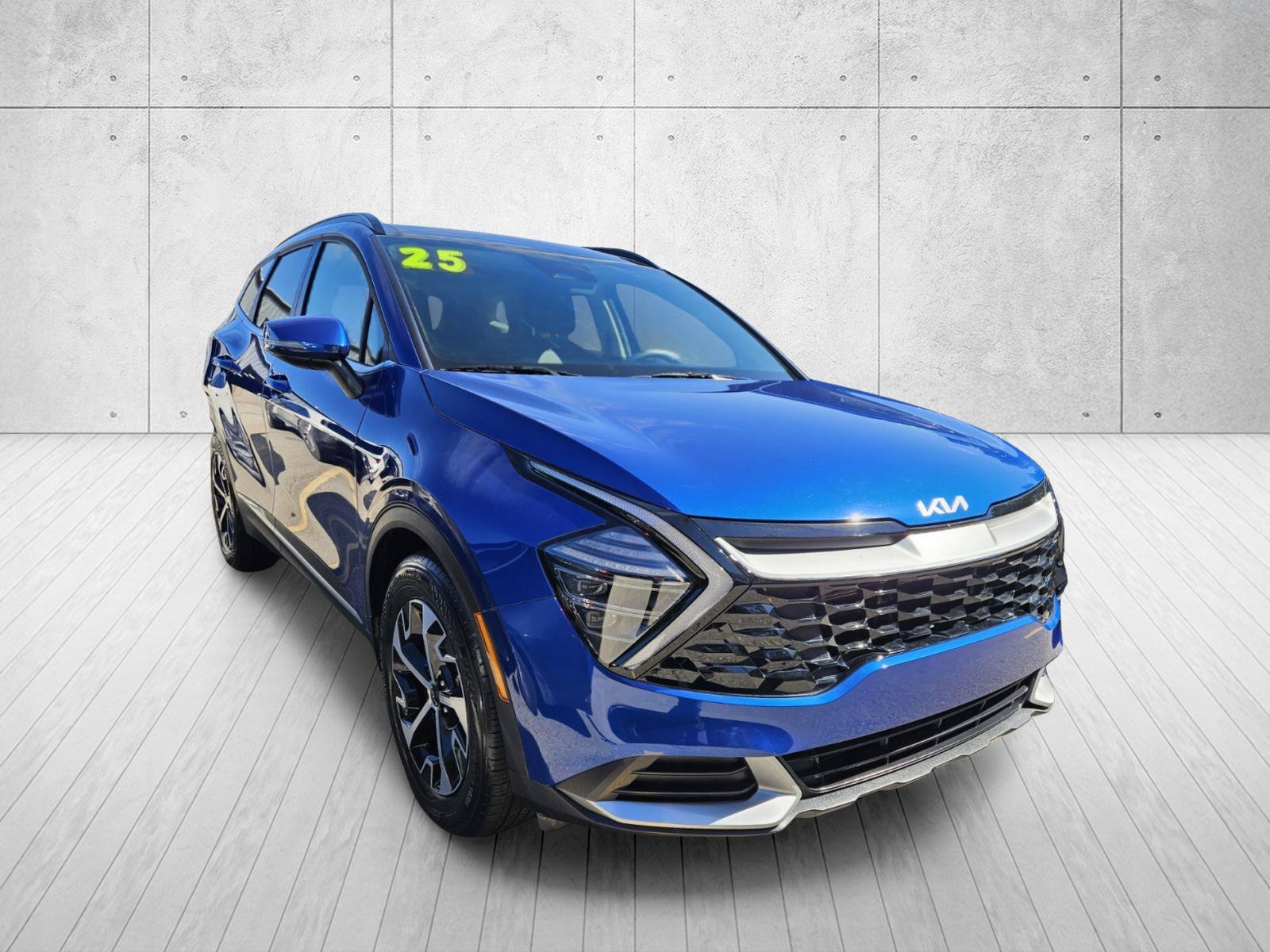 Used 2025 Kia Sportage EX w/ Premium Package FWD image 2