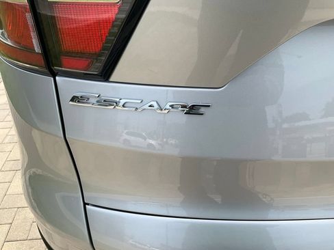Used 2017 Ford Escape SE w/ Equipment Group 201A AWD/4WD image 34