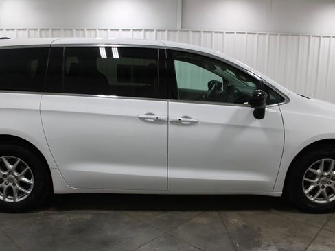 Used 2024 Chrysler Voyager LX image 11