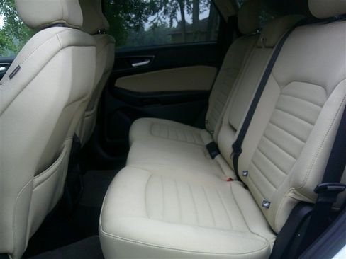 Used 2020 Ford Edge SE FWD image 17