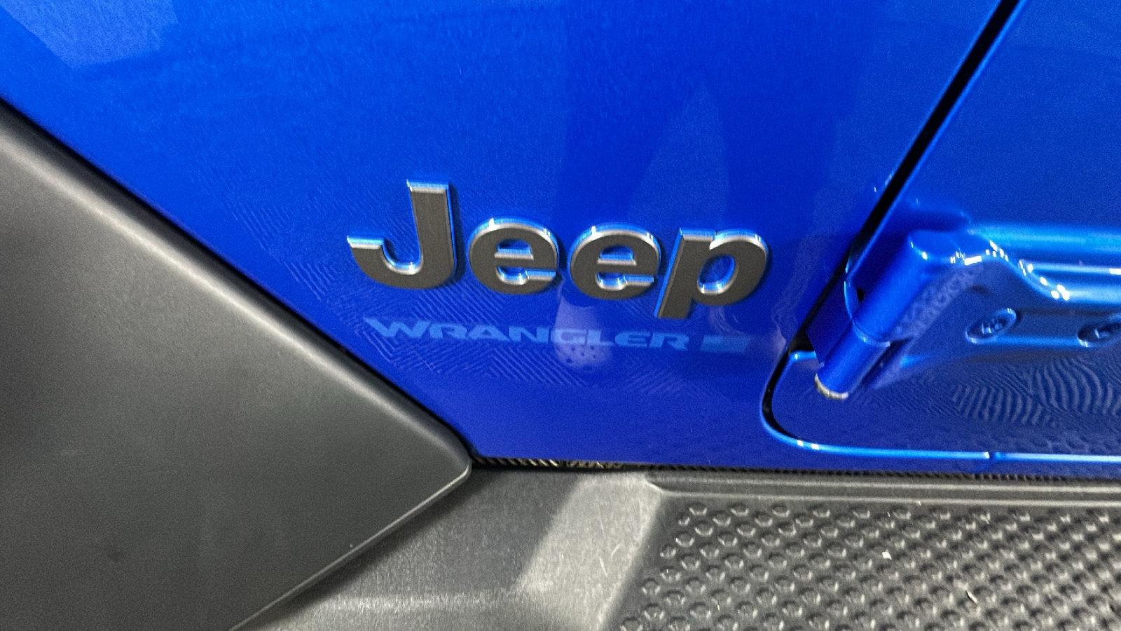 Used 2023 Jeep Wrangler Unlimited w/ Cold Weather Group AWD/4WD image 11