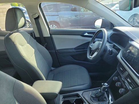 Certified 2023 Volkswagen Taos SE FWD image 3