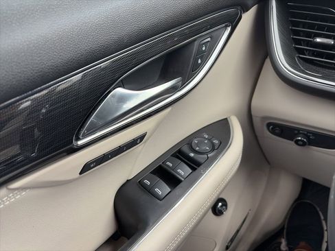 Used 2022 Buick Envision Essence w/ Technology Package I image 21