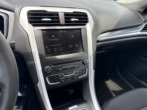 Used 2016 Ford Fusion SE FWD image 18