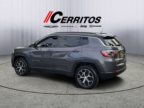 Used 2024 Jeep Compass Limited AWD/4WD image 2