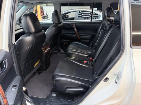 Used 2012 Toyota Highlander Limited w/ Tow Pkg image 21