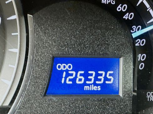 Used 2015 Toyota Camry LE image 19