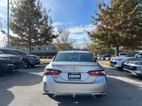 Used 2024 Toyota Camry SE image 4