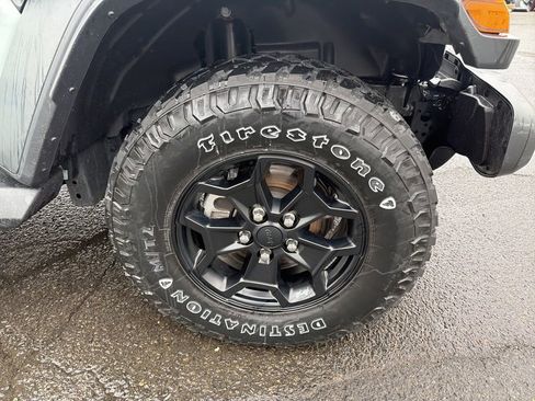 Used 2023 Jeep Wrangler Unlimited w/ Cold Weather Group image 34