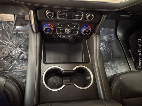 Used 2021 Chevrolet Suburban Z71 AWD/4WD image 19