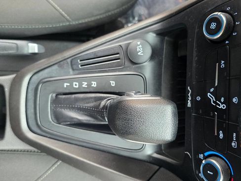 Used 2018 Ford Focus SE image 32