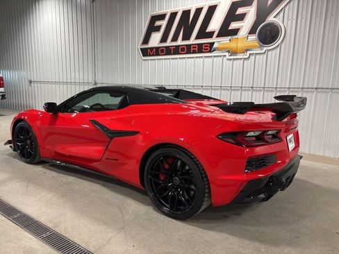 Used 2023 Chevrolet Corvette Z06 w/ Z07 Performance Package RWD image 7