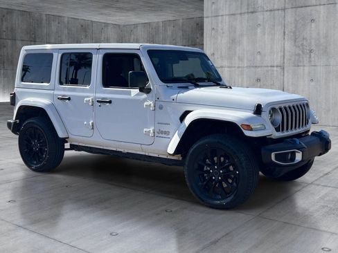 Used 2024 Jeep Wrangler Unlimited Sahara AWD/4WD image 7