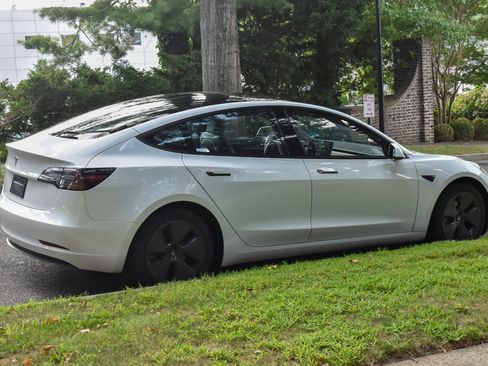 Used 2023 Tesla Model 3 Standard Range RWD image 8