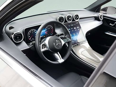 Used 2024 Mercedes-Benz GLC 300 4MATIC image 21