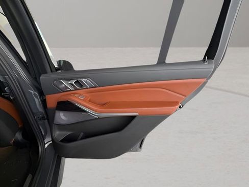 Used 2021 BMW X7 M50i w/ Dynamic Handling Package image 43