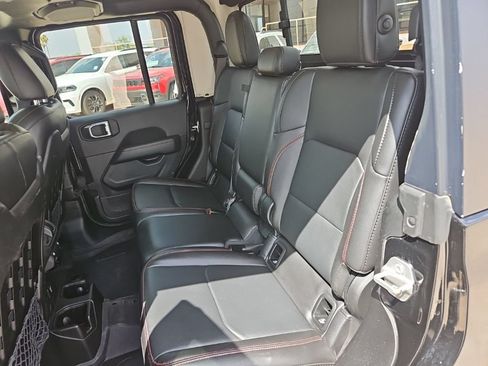 Used 2023 Jeep Gladiator Rubicon w/ Trailer Tow Package AWD/4WD image 21