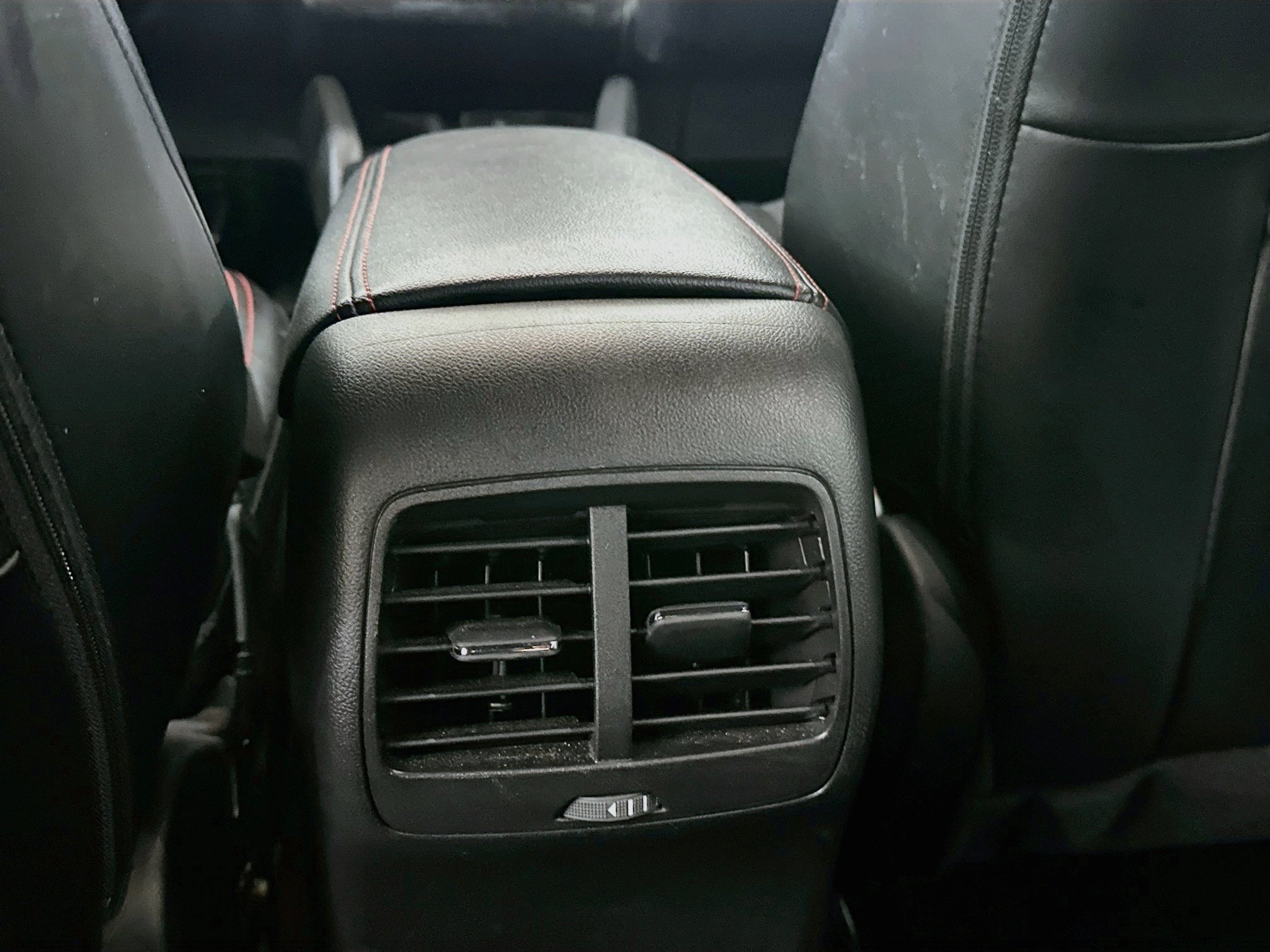 Used 2025 Ford Escape ST-Line Select AWD/4WD image 25