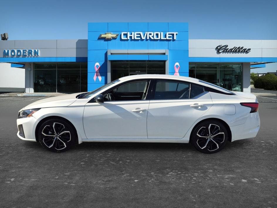 Used 2025 Nissan Altima 2.5 SR FWD image 2