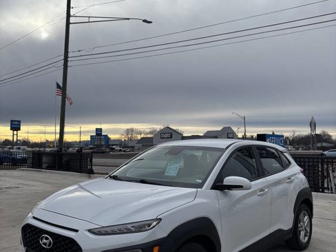 Used 2019 Hyundai Kona SE image 2