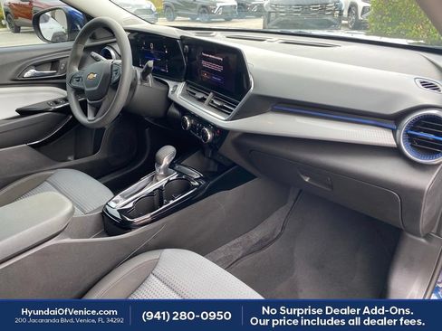 Used 2024 Chevrolet Trax LT FWD image 14