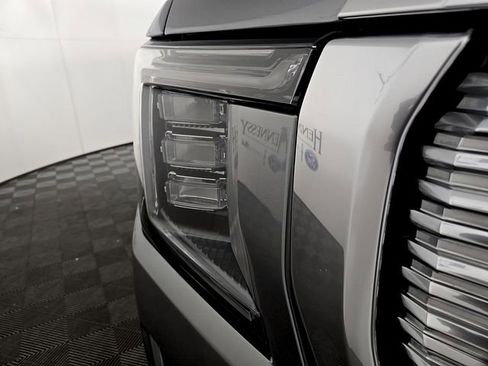Used 2023 GMC Yukon XL Denali w/ Advanced Technology Package AWD/4WD image 10