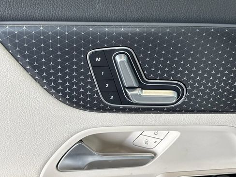 Certified 2025 Mercedes-Benz GLA 250 image 16