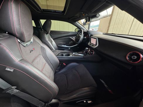 Used 2022 Chevrolet Camaro ZL1 RWD image 19