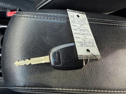 Used 2014 Toyota Corolla S image 34