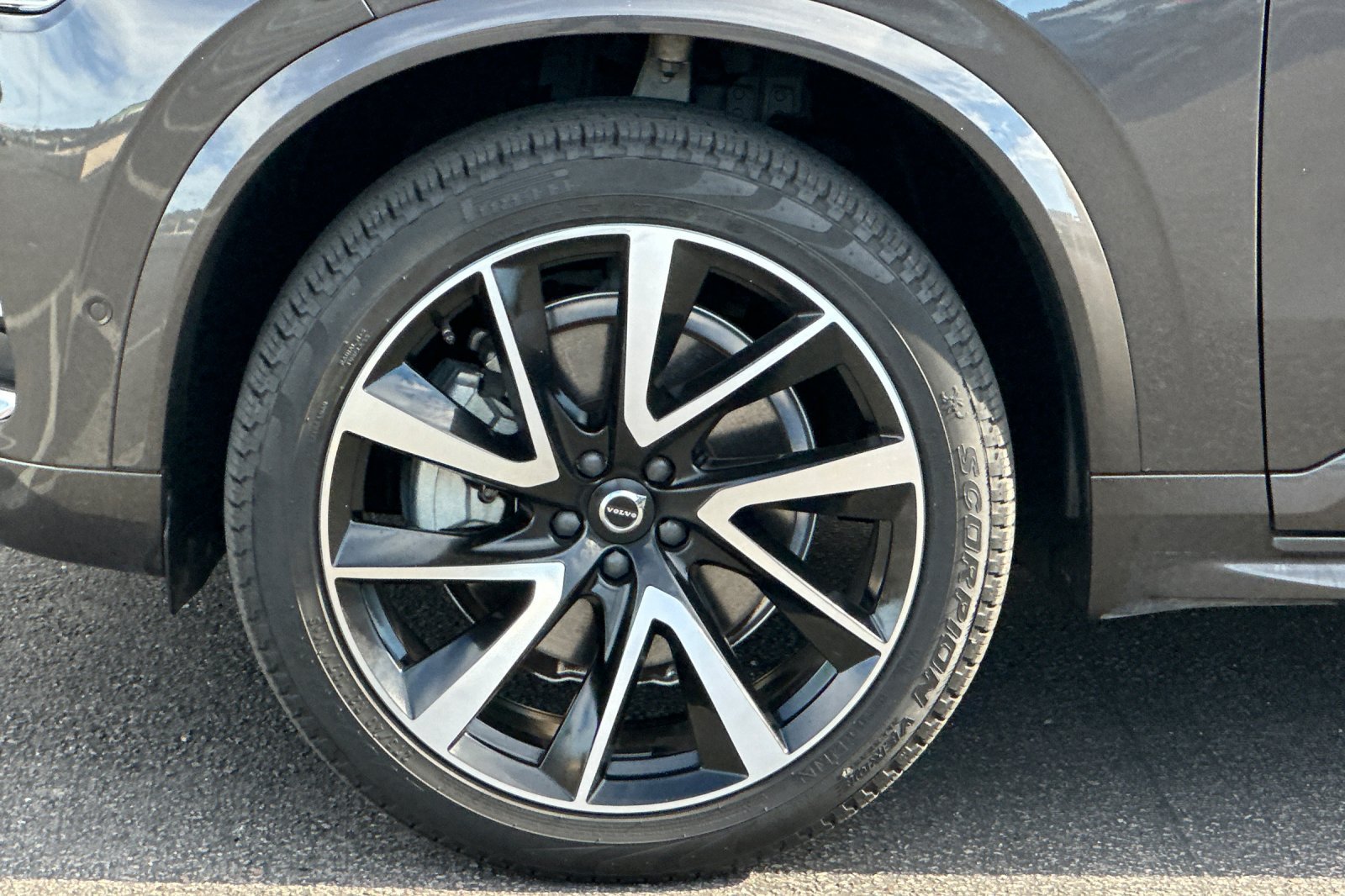 Certified 2023 Volvo XC90 B6 Plus w/ Protection Package Premier AWD/4WD image 12