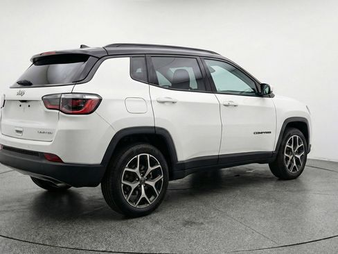 Used 2025 Jeep Compass Limited image 9