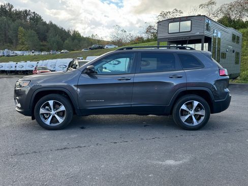 Used 2022 Jeep Cherokee Limited image 8