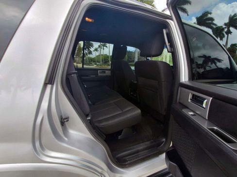 Used 2017 Ford Expedition XLT AWD/4WD image 32