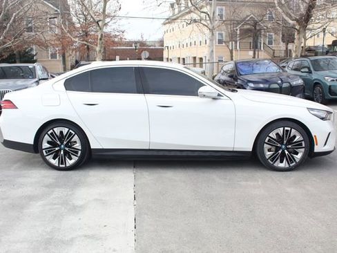 Used 2025 BMW i5 xDrive40 w/ Premium Package image 10