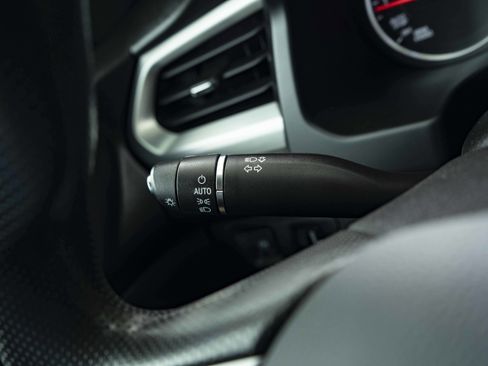 Used 2021 GMC Acadia SLE FWD image 24